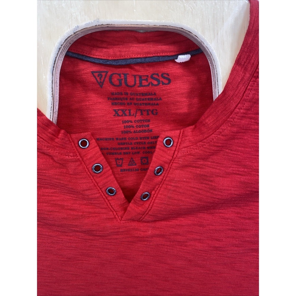 GUESS Men's Red Short Sleeve Button Henley T-Shirt - Size XXL C14 - Picture 2 of 6
